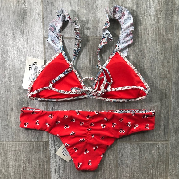 🔥🔥BILLABONG - REVERSIBLE FLORAL AWAY BIKINI🔥🔥 - Picture 4 of 4